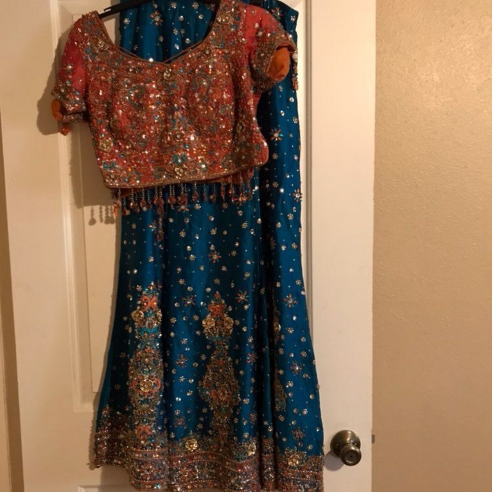 Gorgeous Stitched Lehenga Choli Dupatta Set Size M - Picture 2 of 6